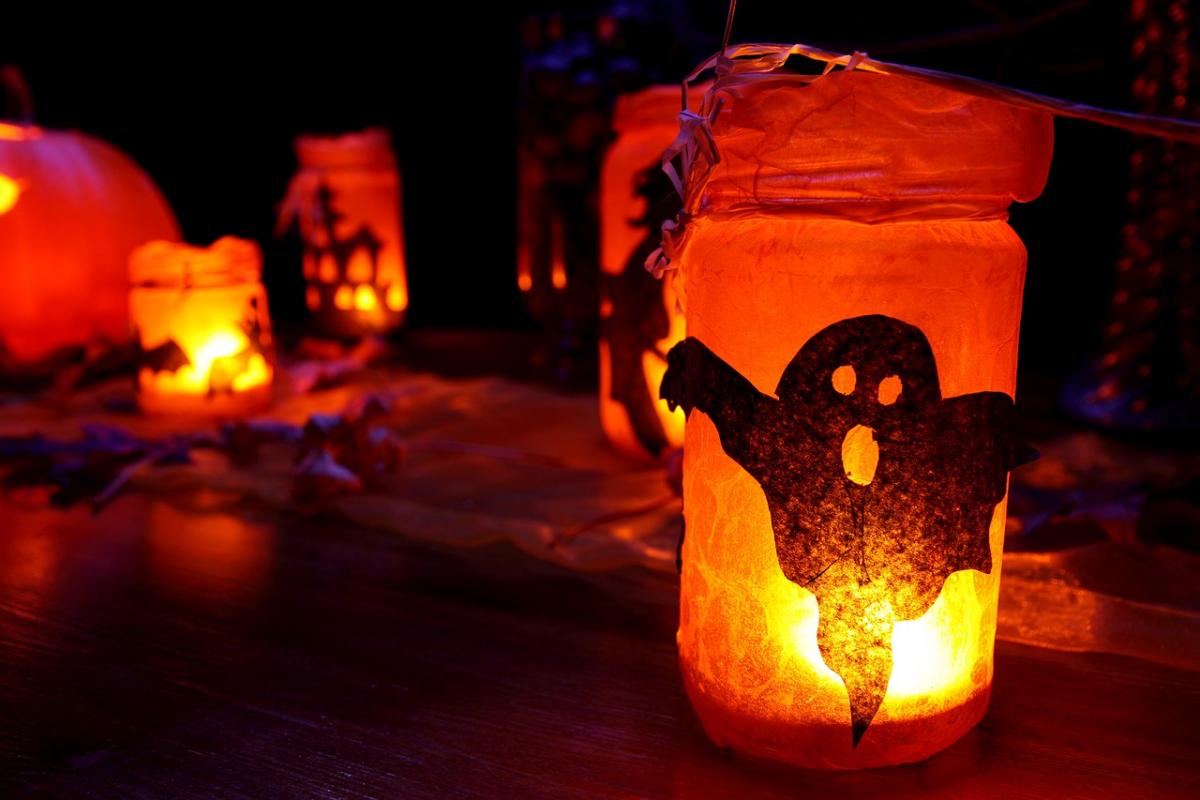 Mason jar halloween decoration