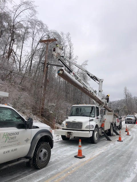 Linecrew restoring power